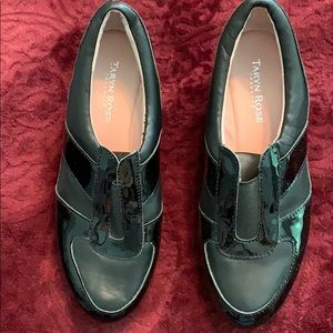 Taryn Rose traveler 7 Like new. Black